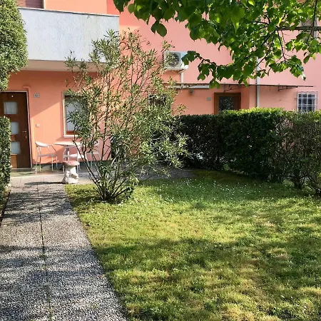 דירה Villaggio Le Ginestre ביביונה